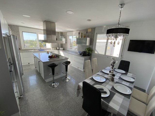 Villa con 5 Dormitorios  en Torremolinos