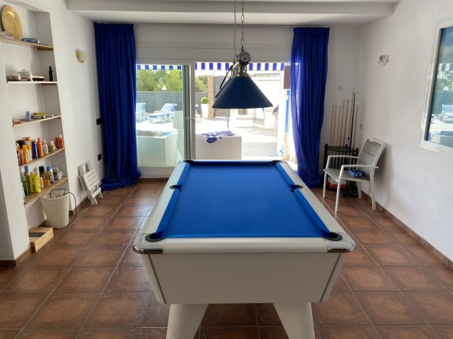 Villa con 5 Dormitorios  en Torremolinos