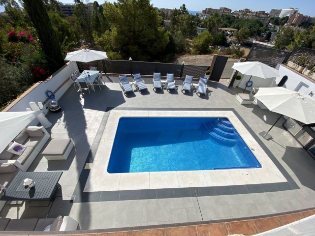 Villa con 5 Dormitorios  en Torremolinos