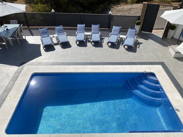 Villa con 5 Dormitorios  en Torremolinos