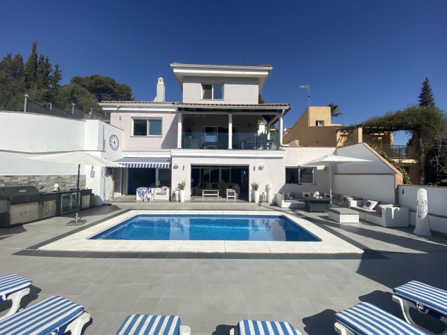 Villa con 5 Dormitorios  en Torremolinos