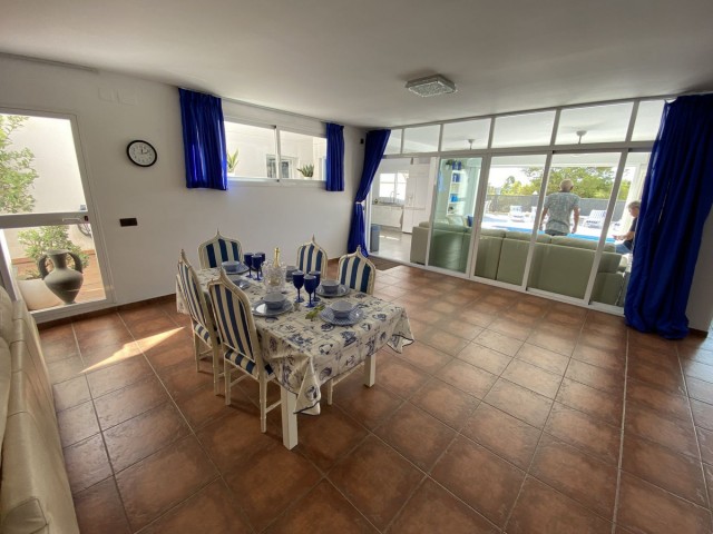 Villa con 5 Dormitorios  en Torremolinos