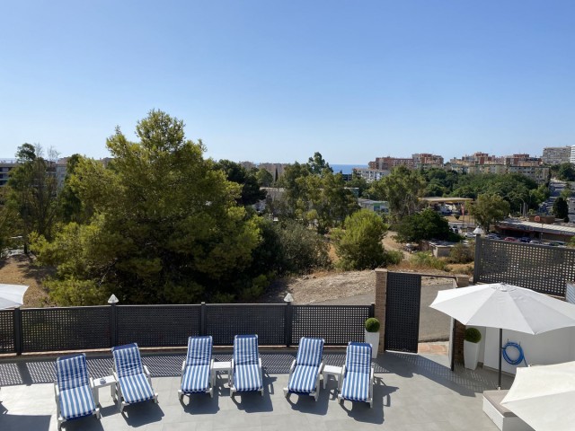 Villa con 5 Dormitorios  en Torremolinos