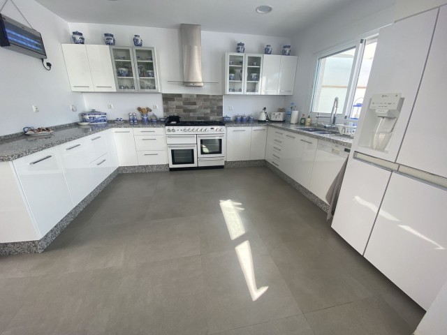 5 Bedrooms Villa in Torremolinos