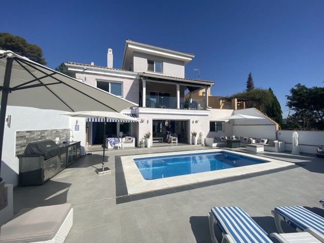 5 Bedrooms Villa in Torremolinos