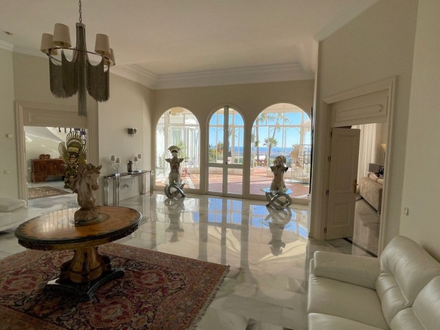 6 Bedrooms Villa in Mijas