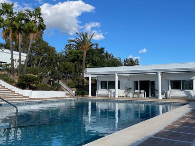 6 Bedrooms Villa in Mijas
