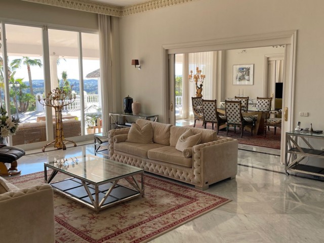 6 Bedrooms Villa in Mijas