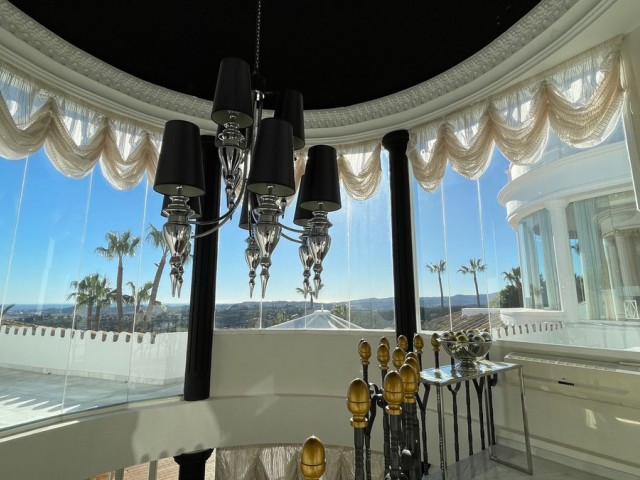 6 Bedrooms Villa in Mijas