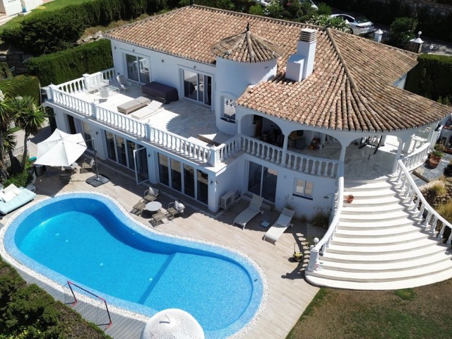 Villa avec 5 Chambres  à Elviria