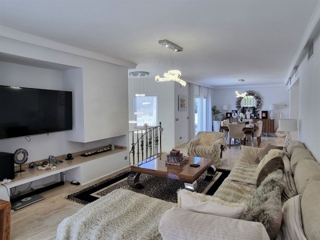 Villa avec 5 Chambres  à Elviria