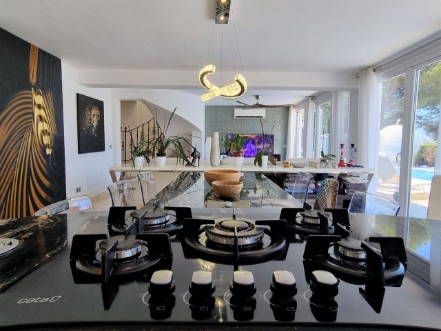 Villa avec 5 Chambres  à Elviria