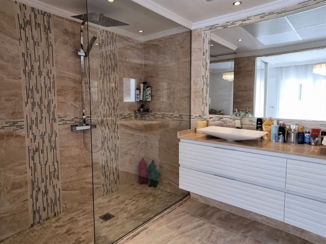 5 Sovrums Villa i Elviria