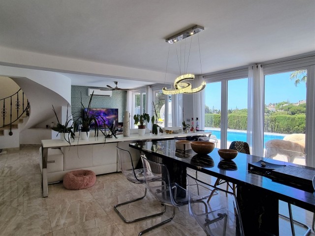 5 Sovrums Villa i Elviria