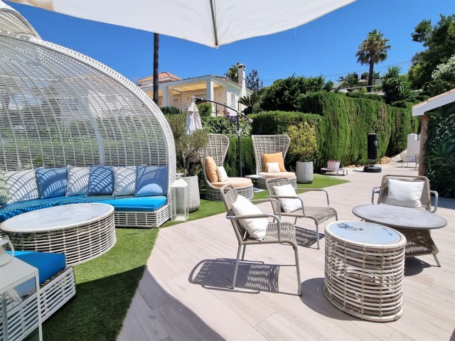 Villa con 5 Dormitorios  en Elviria