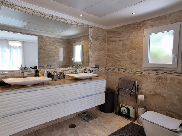 5 Sovrums Villa i Elviria