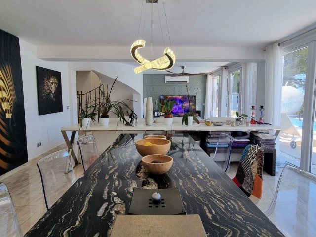 5 Sovrums Villa i Elviria