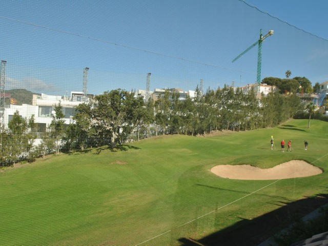 Maison mitoyenne avec 4 Chambres  à Cabopino