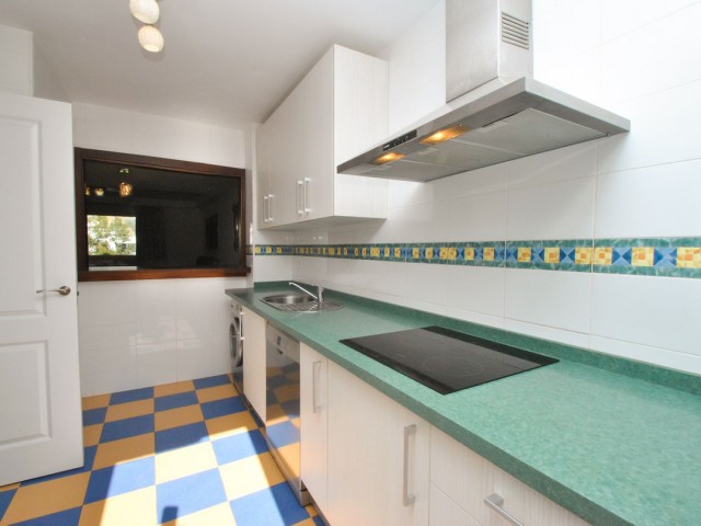 Maison mitoyenne avec 4 Chambres  à Cabopino