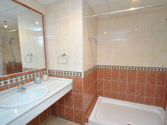 Maison mitoyenne avec 4 Chambres  à Cabopino