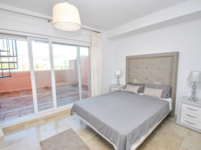 Maison mitoyenne avec 4 Chambres  à Cabopino