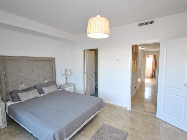 Maison mitoyenne avec 4 Chambres  à Cabopino