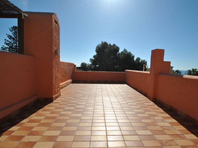 Maison mitoyenne avec 4 Chambres  à Cabopino