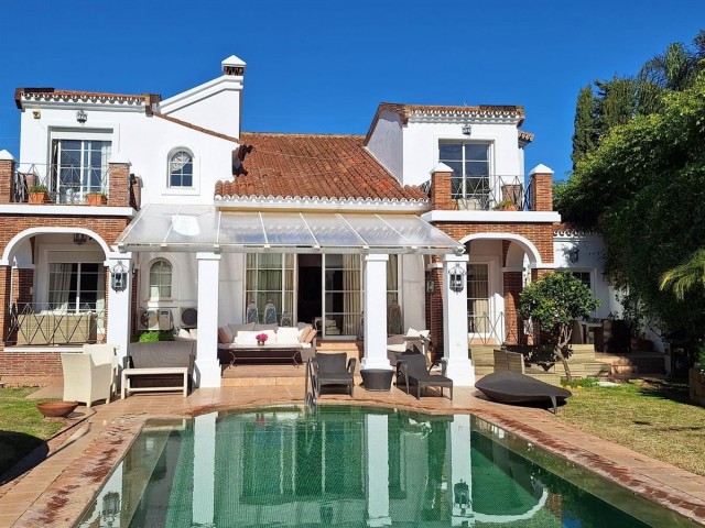 4 Bedrooms Villa in Puerto Banús