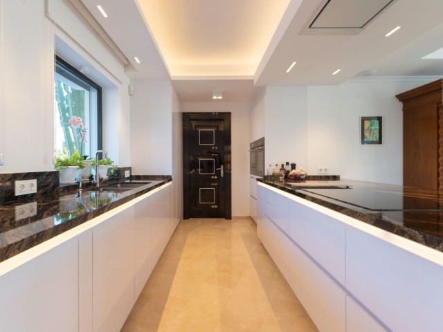 3 Schlafzimmer Villa in Elviria