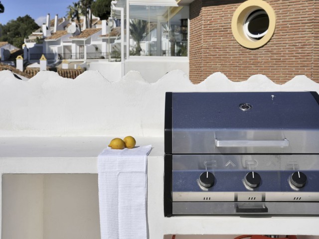 2 Bedrooms Apartment in Calahonda