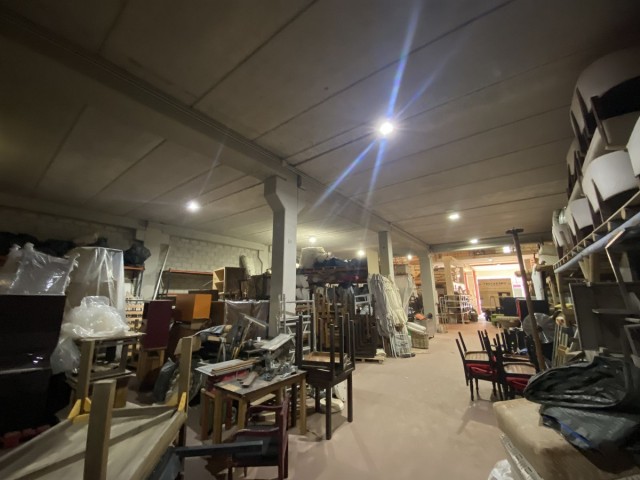 Commercial in Nueva Andalucía