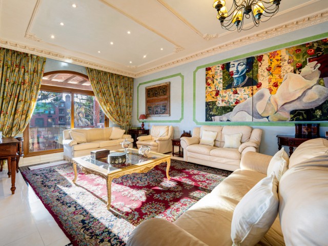 Appartement avec 5 Chambres  à Guadalmina Baja