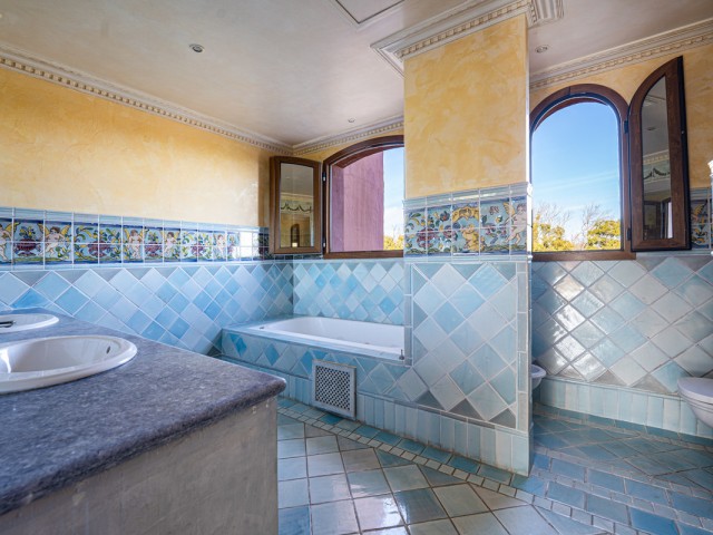 Appartement avec 5 Chambres  à Guadalmina Baja