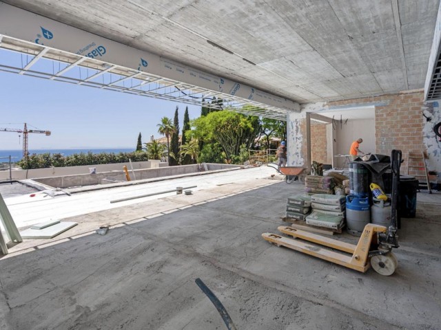 5 Bedrooms Villa in Elviria