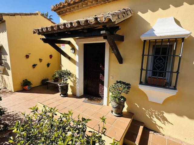 3 Bedrooms Villa in La Duquesa