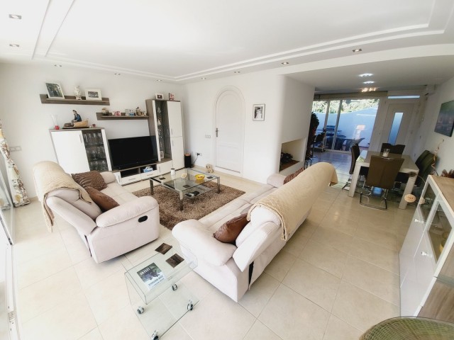 3 Makuuhuoneen Rivitalo Miraflores