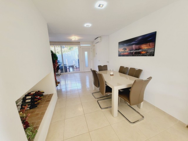 Maison mitoyenne avec 3 Chambres  à Miraflores