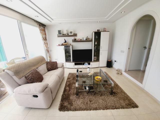 Maison mitoyenne avec 3 Chambres  à Miraflores