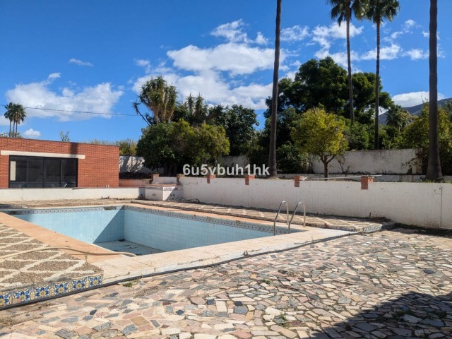 Villa con 4 Dormitorios  en Alhaurín el Grande
