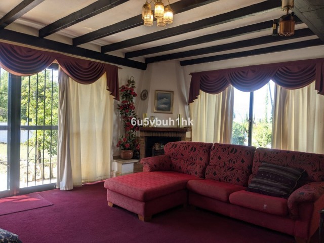 Villa con 4 Dormitorios  en Alhaurín el Grande