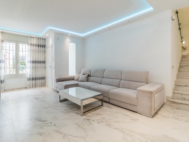 Maison mitoyenne avec 3 Chambres  à Estepona