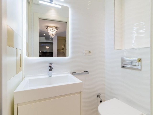 Maison mitoyenne avec 3 Chambres  à Estepona