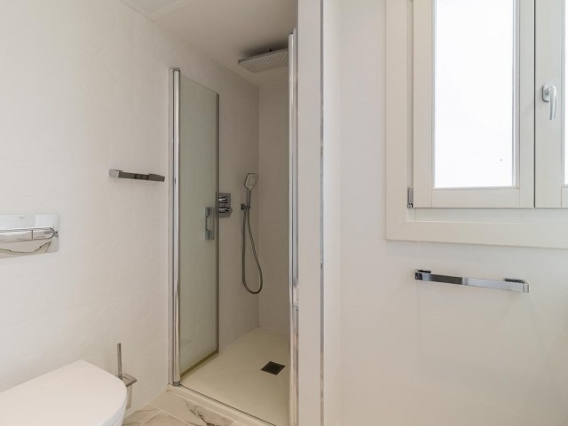 Maison mitoyenne avec 3 Chambres  à Estepona