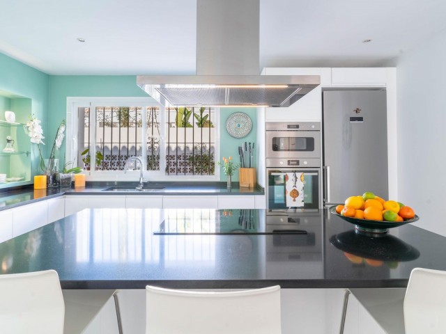 4 Bedrooms Villa in San Pedro de Alcántara