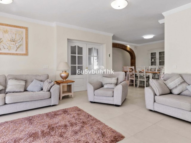 5 Bedrooms Townhouse in El Paraiso
