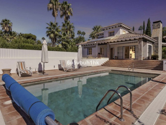 5 Bedrooms Townhouse in El Paraiso