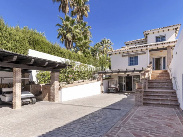 5 Bedrooms Townhouse in El Paraiso