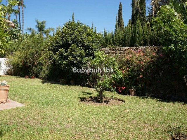 5 Bedrooms Townhouse in El Paraiso