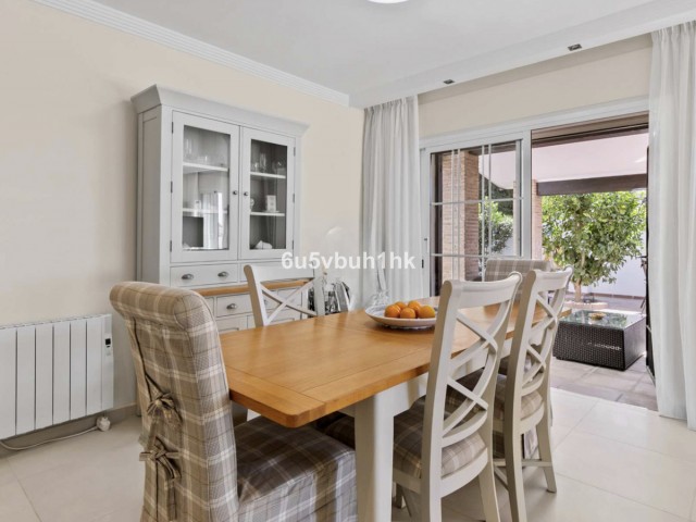 5 Bedrooms Townhouse in El Paraiso