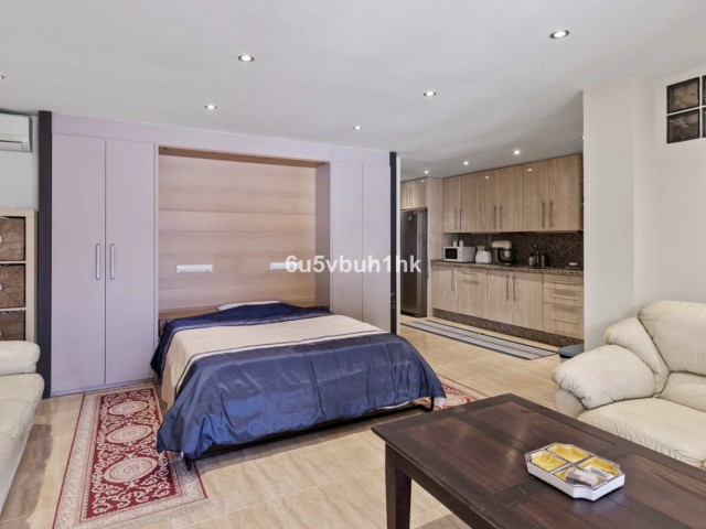 5 Bedrooms Townhouse in El Paraiso